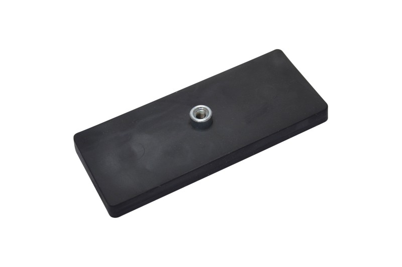 Neodymium magneetsysteem in rubber, rechthoekig met draadgat zwart 110 x 45 mm